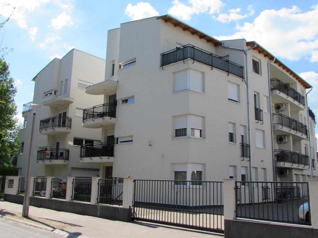 Myflat Siofok Beach Apartment Екстериор снимка